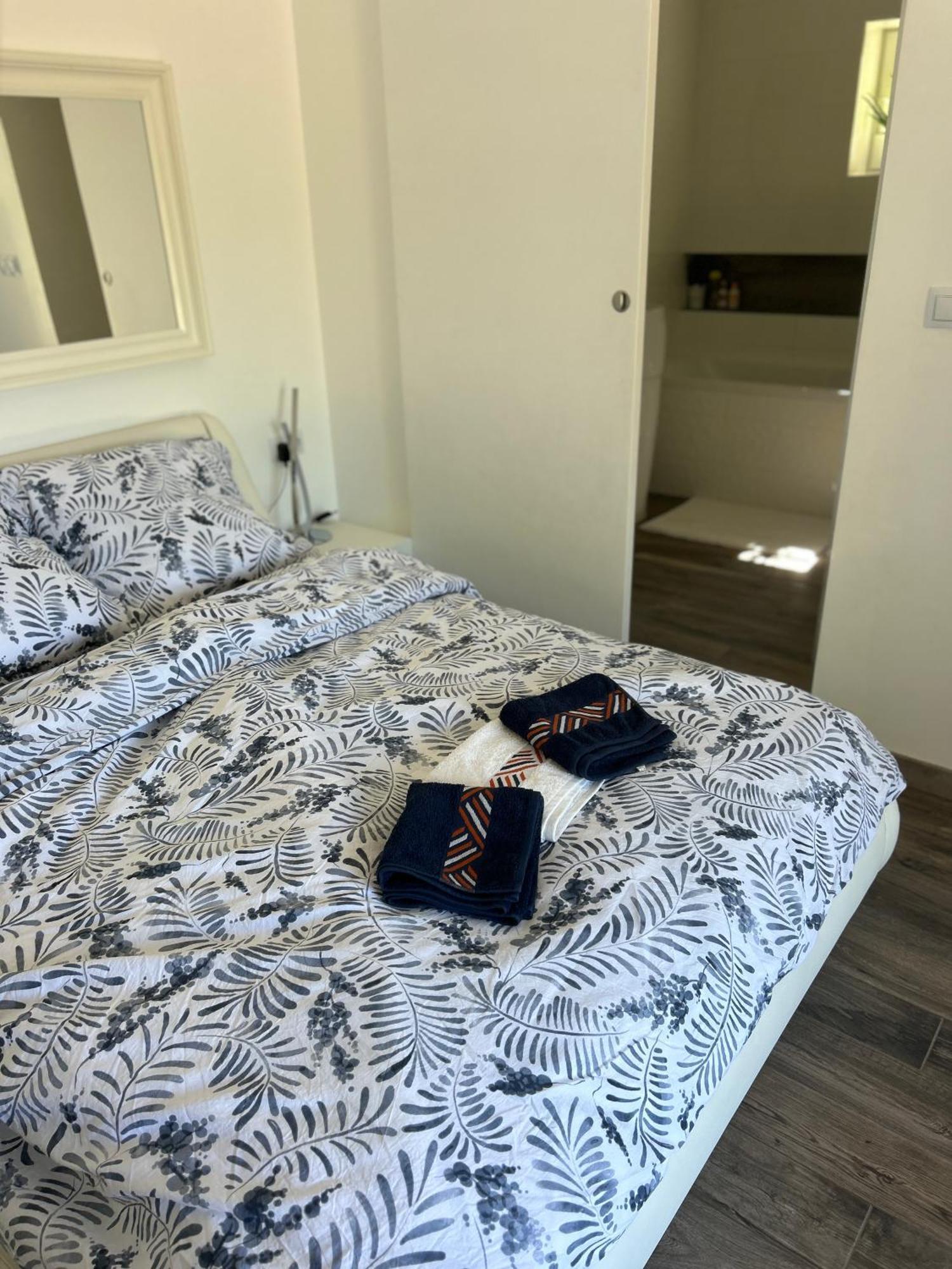 Belle Chambre Privee Avec Le Jardin Privatif Et Le Jacuzzi 滨海卡瓦莱尔 外观 照片